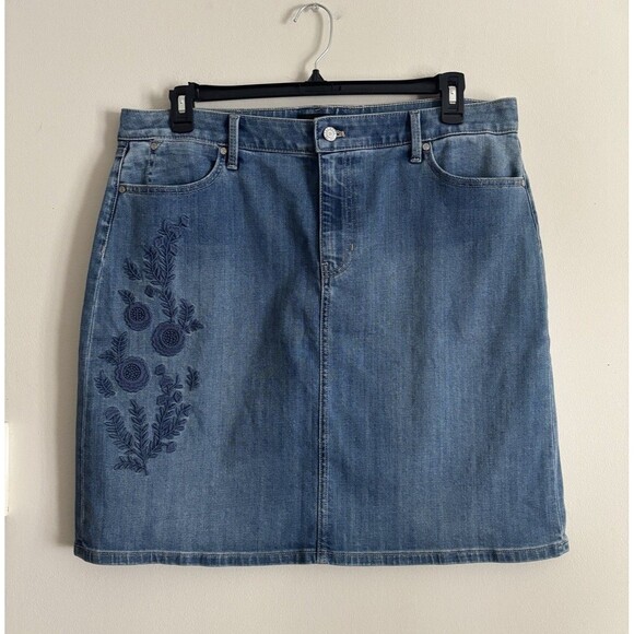 Talbots Size 16 XL Denim Skirt Floral‎ Embroidery Blue Pockets Casual Summer - Picture 1 of 5